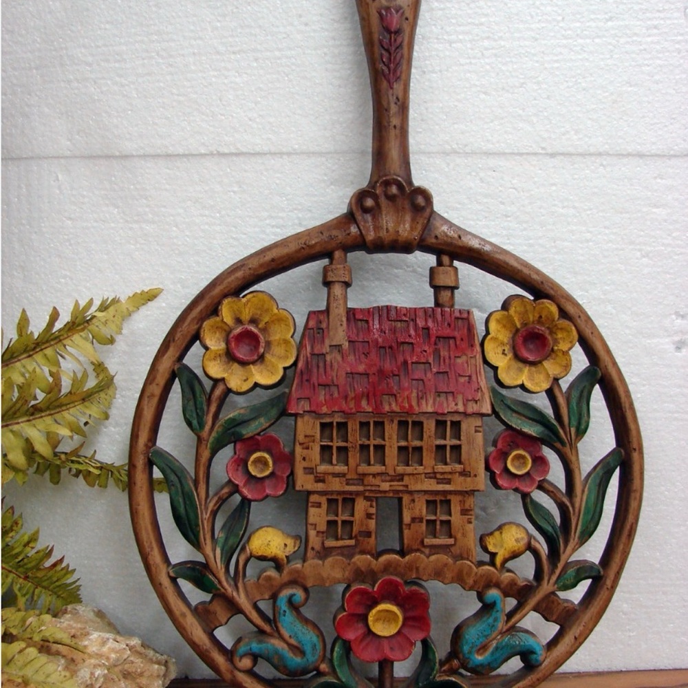 Vintage Syroco  Cast Resin Textured Decorative Trivet Handle Shaped Wall Hanging